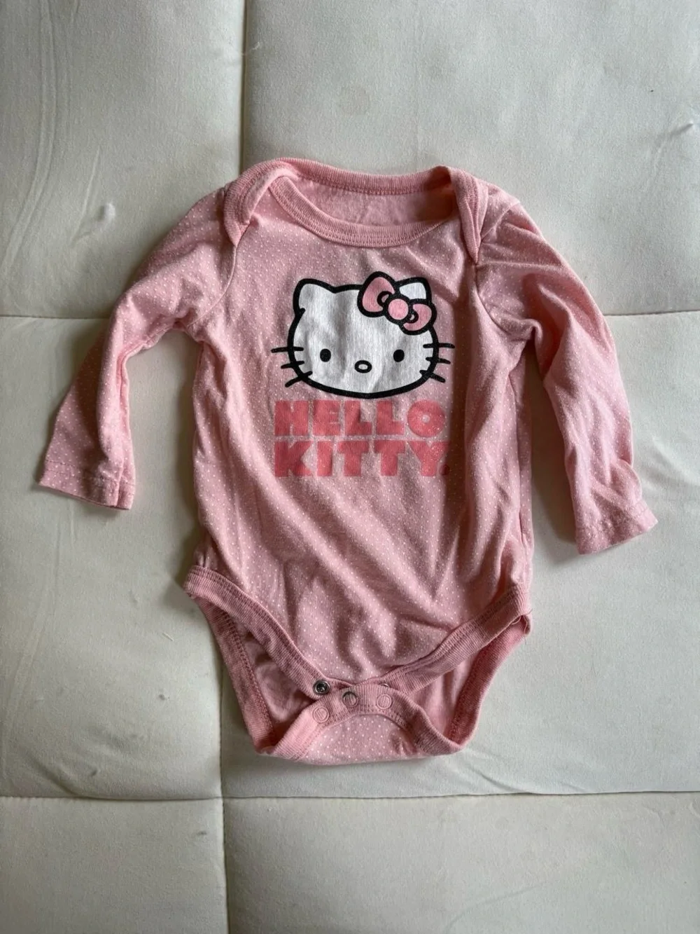 Hello Kitty by Sanrio Pink Long-Sleeve Baby One-Piece Onsie 3-6Months